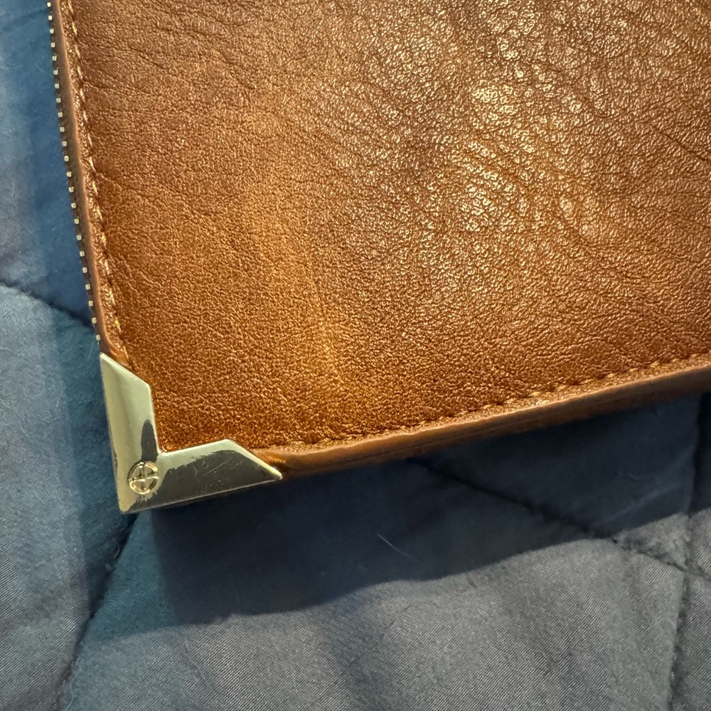 Chic Brown Leather Crossbody Bag - Picture 2 of 6